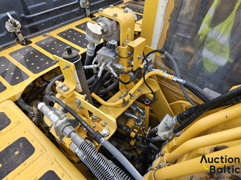 Crawler excavator Komatsu PC210LC-11: picture 14