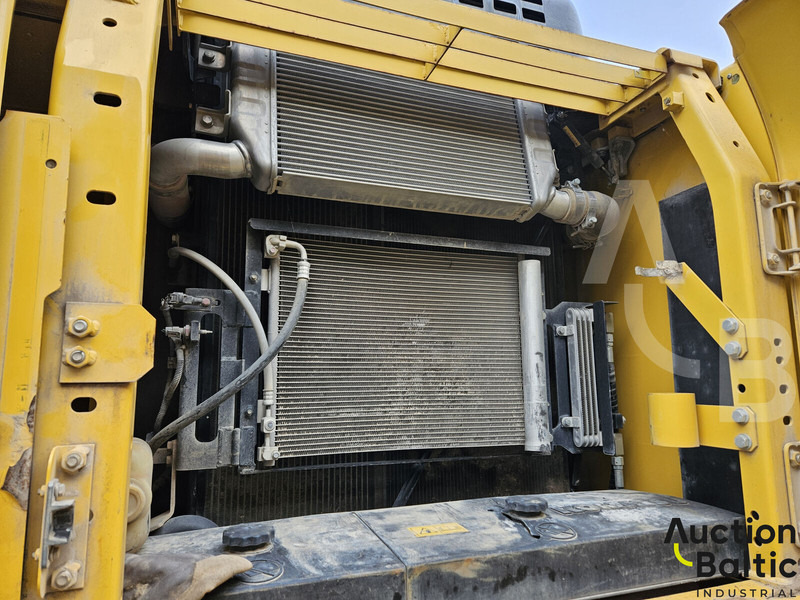 Crawler excavator Komatsu PC210LC-11: picture 11