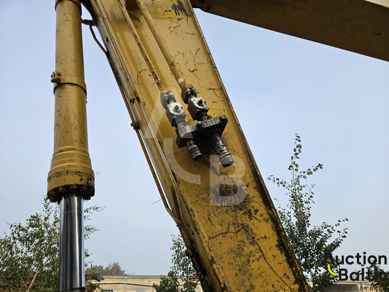 Crawler excavator Komatsu PC210LC-11: picture 9