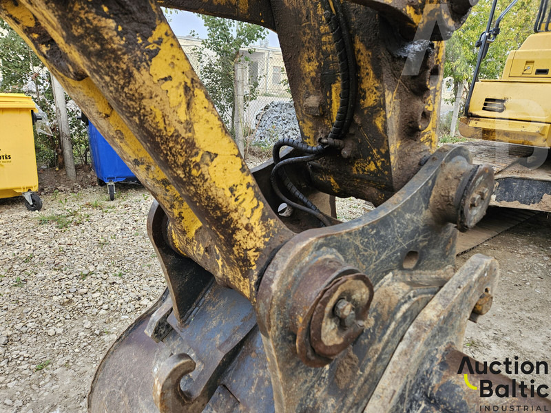 Crawler excavator Komatsu PC210LC-11: picture 16