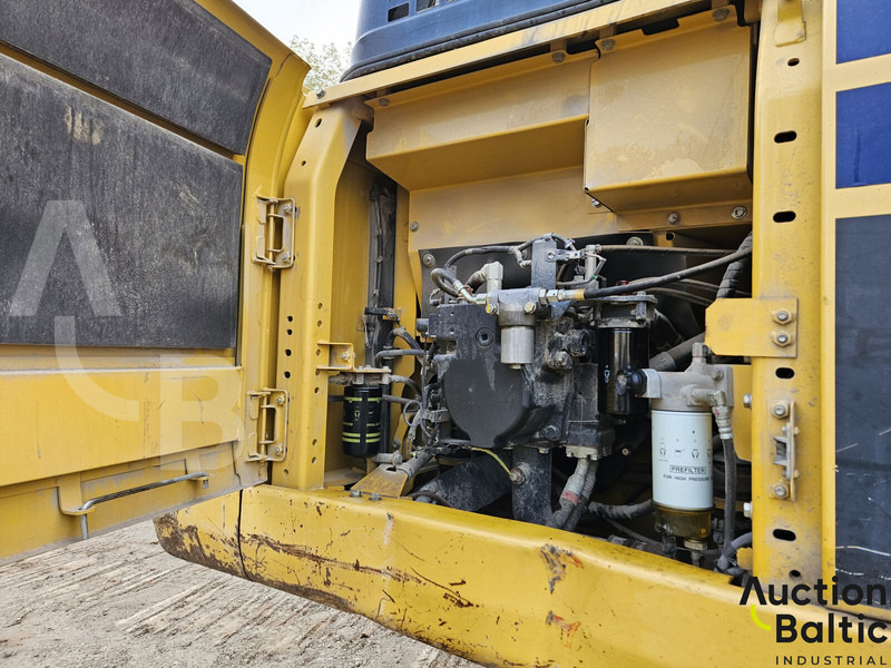 Crawler excavator Komatsu PC210LC-11: picture 12
