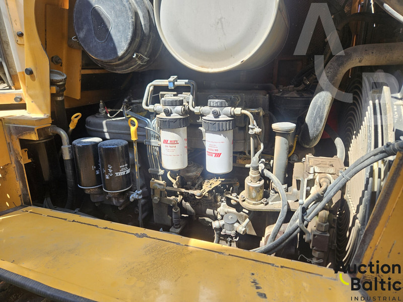 Bulldozer Liebherr PR 712 BM: picture 12
