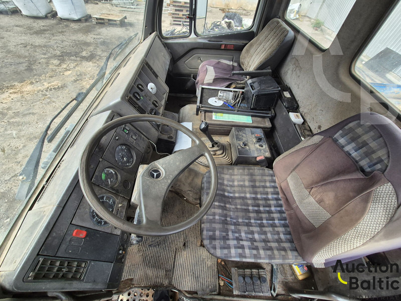 Skip loader truck Mercedes-Benz 1722: picture 6