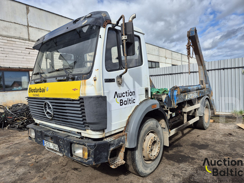 Mercedes-Benz 1722 - Skip loader truck: picture 1 Mercedes-Benz 1722 - Skip loader truck: picture 1