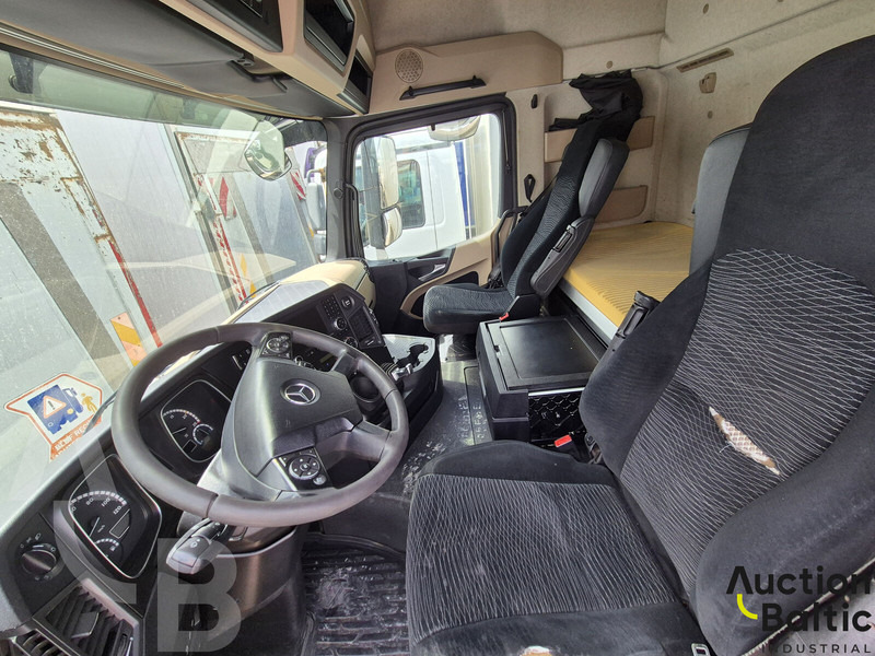 Mercedes-Benz Actros 2551 - Box truck: picture 5 Mercedes-Benz Actros 2551 - Box truck: picture 5