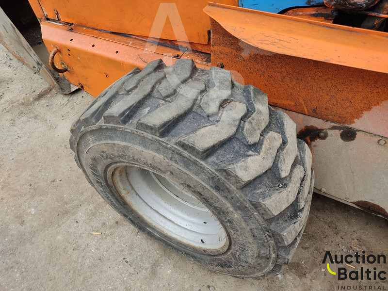 Skid steer loader New Holland LS 185 B: picture 16
