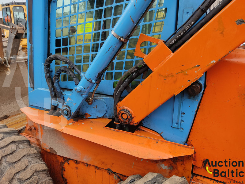 Skid steer loader New Holland LS 185 B: picture 14