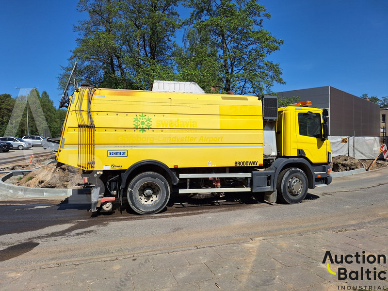 Scania P 94 - Road sweeper: picture 3 Scania P 94 - Road sweeper: picture 3