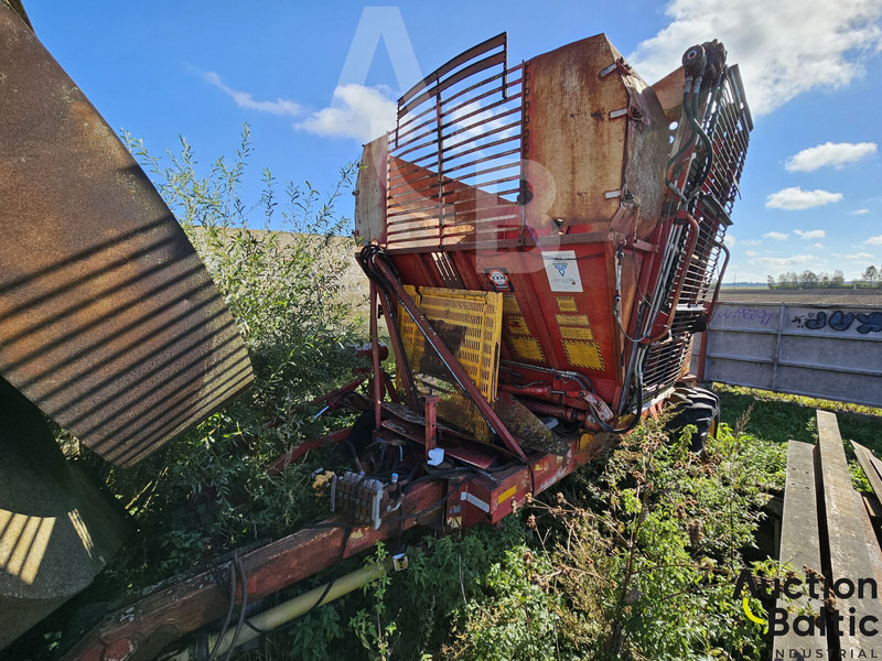 TIM Sugar beet harvester - Combine harvester: picture 4 TIM Sugar beet harvester - Combine harvester: picture 4