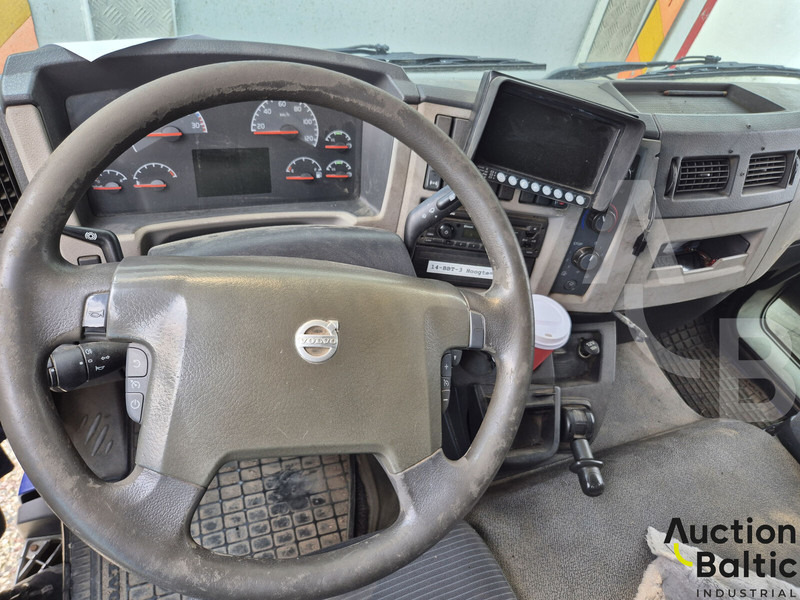 Box truck Volvo FL240: picture 6