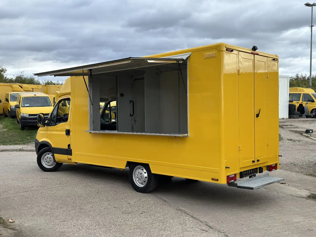Iveco C30C/ FOODTRUCK/ Daily - Vending truck: picture 1 Iveco C30C/ FOODTRUCK/ Daily - Vending truck: picture 1