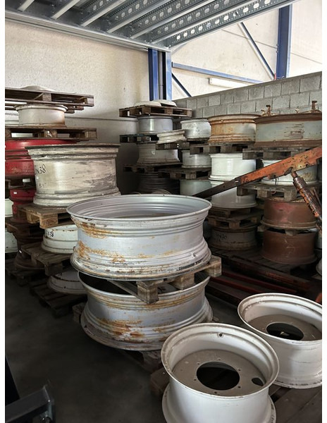 New Holland verschillende soorten velgen - Rim: picture 1 New Holland verschillende soorten velgen - Rim: picture 1