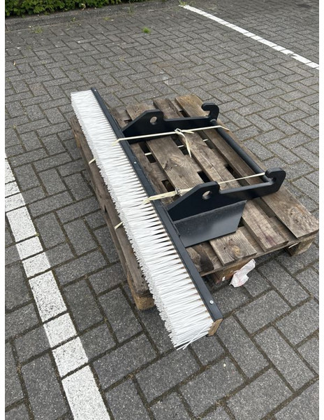 Tobroco Veegborstel 150 cm Giant aanspan - Broom for Construction machinery: picture 1 Tobroco Veegborstel 150 cm Giant aanspan - Broom for Construction machinery: picture 1