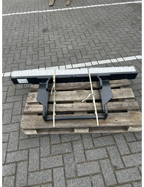 Tobroco Veegborstel 150 cm Giant aanspan - Broom for Construction machinery: picture 2 Tobroco Veegborstel 150 cm Giant aanspan - Broom for Construction machinery: picture 2