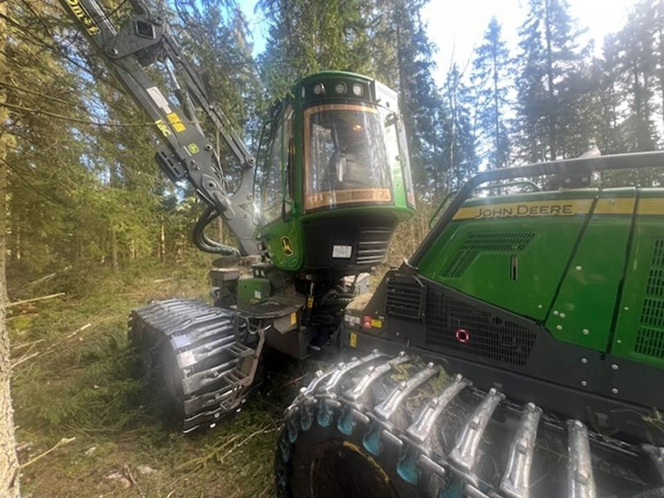 Forestry harvester John Deere 1170 G: picture 1