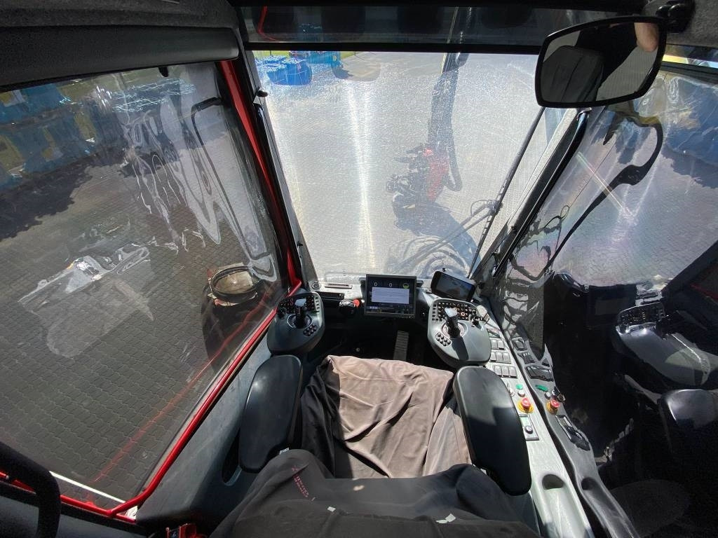 Forestry harvester Komatsu 911.5: picture 15