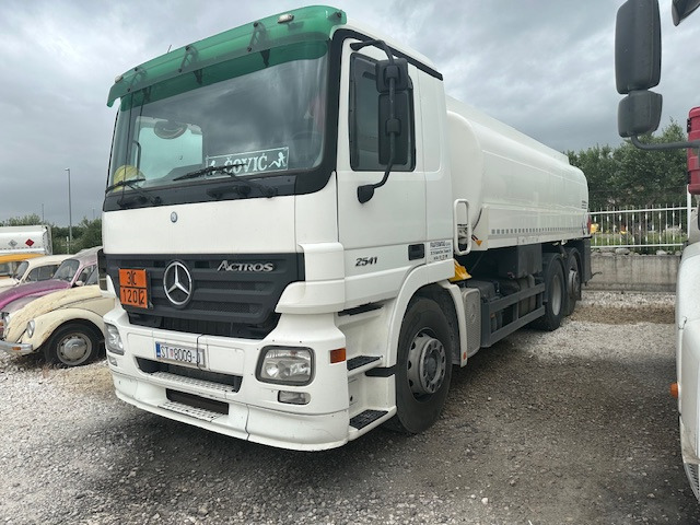 MERCEDES-BENZ Actros 2641 - Tank truck: picture 2 MERCEDES-BENZ Actros 2641 - Tank truck: picture 2
