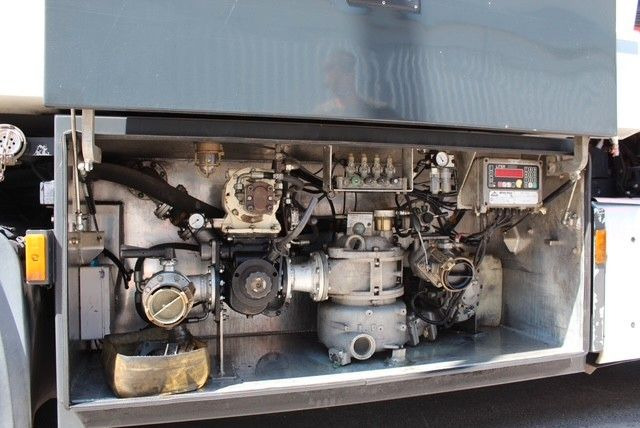 Tank truck Mercedes-Benz Actros 2548 6x2/4: picture 10