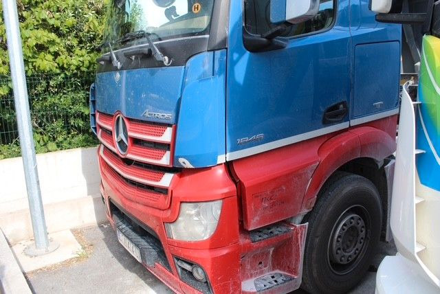 Mercedes-Benz Actros 4 2-Achser BM 963 1846 OM470 4x2 SZM - Tractor unit: picture 1 Mercedes-Benz Actros 4 2-Achser BM 963 1846 OM470 4x2 SZM - Tractor unit: picture 1