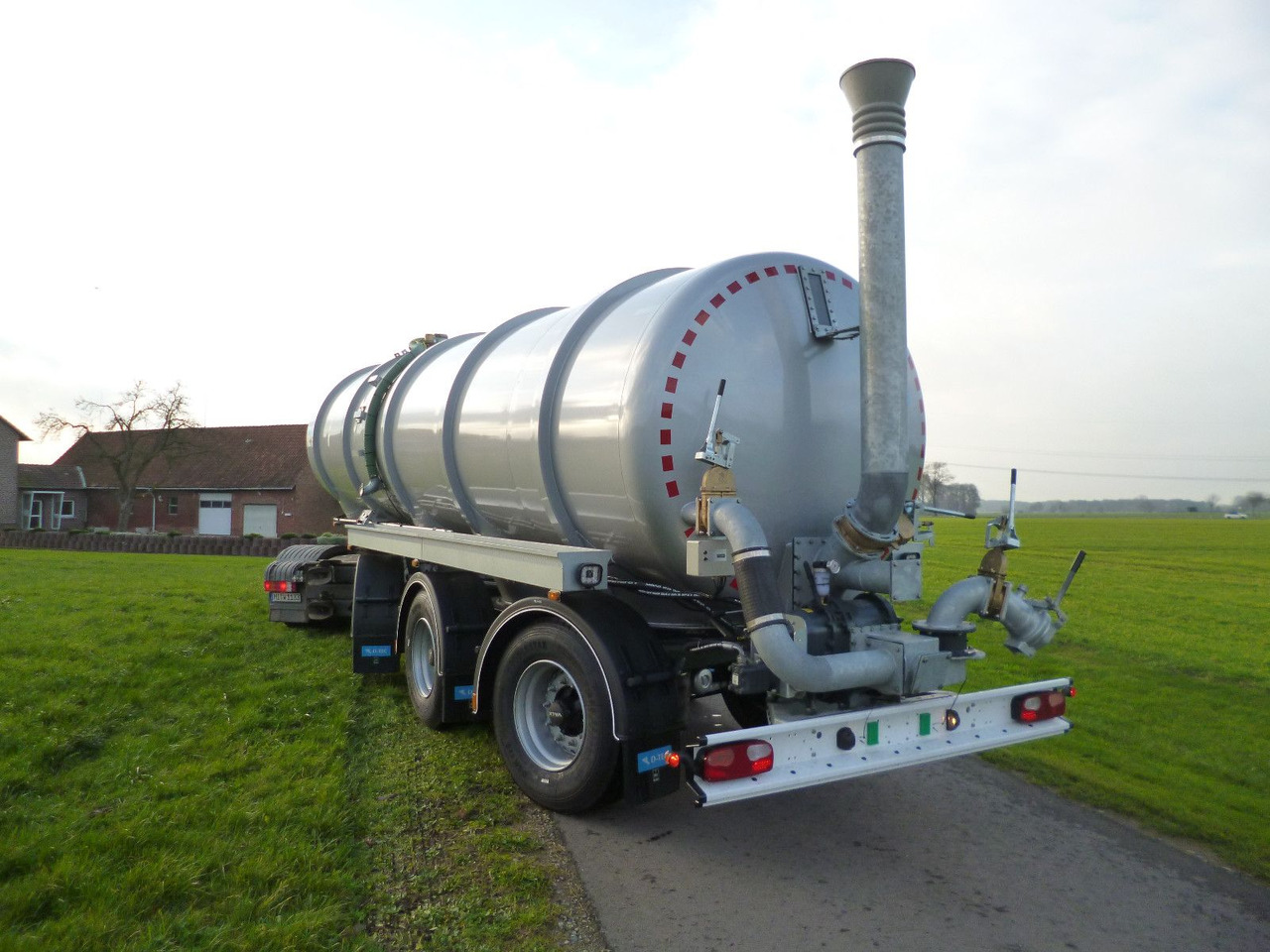 D-TEC TANKTRAILER FV2011-20-R295 D-TEC Gülletanker FV2011 Zwangslenkung - Tank semi-trailer: picture 1 D-TEC TANKTRAILER FV2011-20-R295 D-TEC Gülletanker FV2011 Zwangslenkung - Tank semi-trailer: picture 1