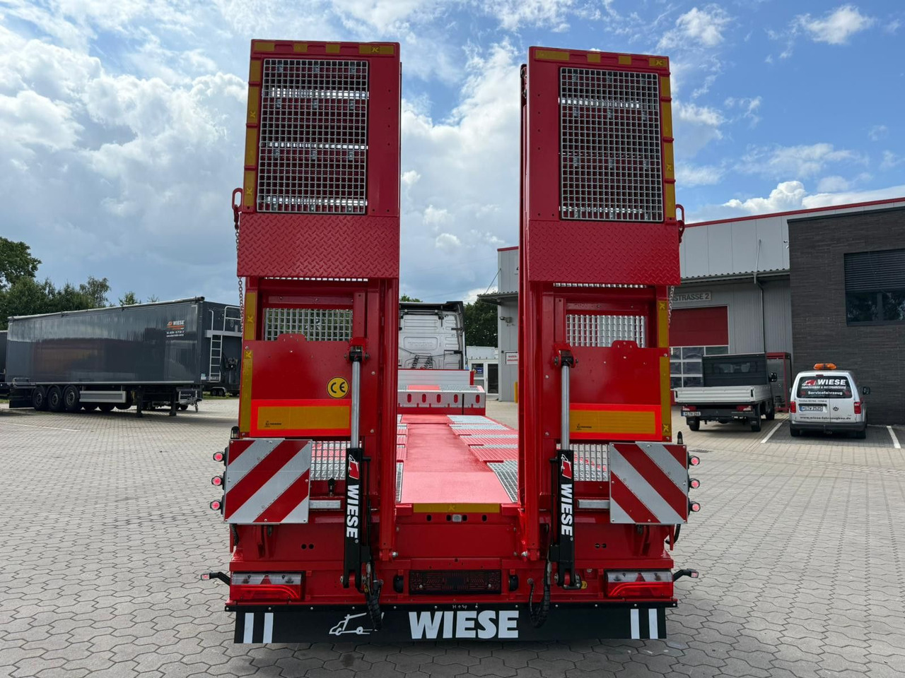 Kässbohrer SLS.HS Tieflader mit hydr. Schwanenhals Kässbohrer SLS.HS Tieflader mit hydr. Schwanenhals - Low loader semi-trailer: picture 5 Kässbohrer SLS.HS Tieflader mit hydr. Schwanenhals Kässbohrer SLS.HS Tieflader mit hydr. Schwanenhals - Low loader semi-trailer: picture 5