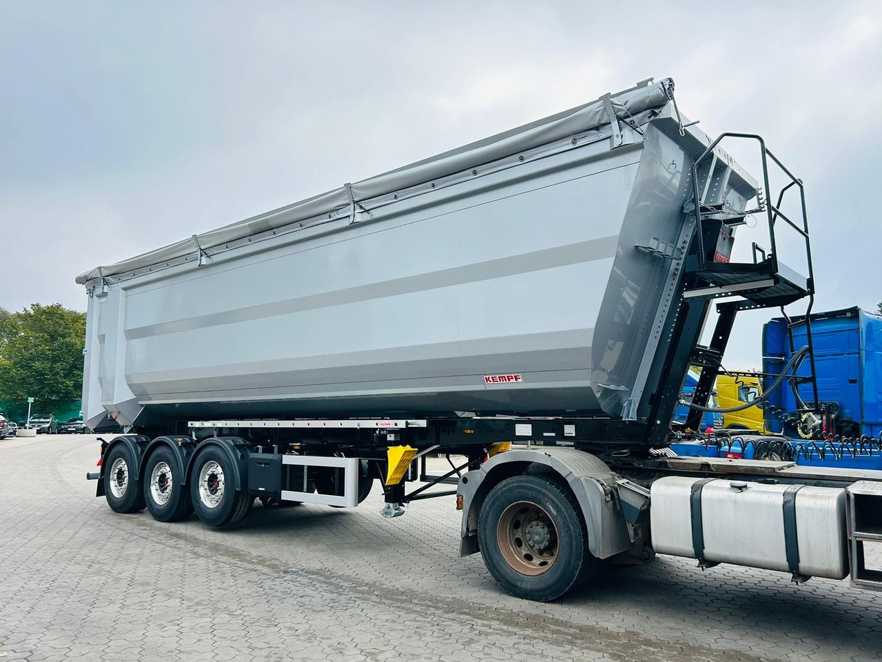 Kempf SKM 36/3 SR-Membran Stahl Halbrundmulde 50m³ - Tipper semi-trailer: picture 3 Kempf SKM 36/3 SR-Membran Stahl Halbrundmulde 50m³ - Tipper semi-trailer: picture 3