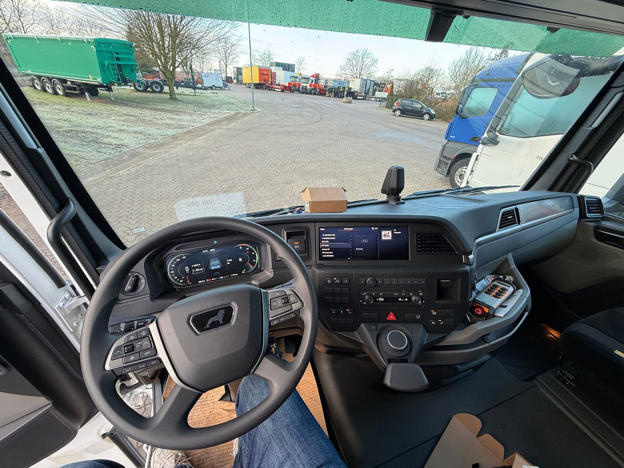 MAN Baumaschinen-  Arbeitsbühnentransporter Rampen - Tow truck: picture 4 MAN Baumaschinen-  Arbeitsbühnentransporter Rampen - Tow truck: picture 4