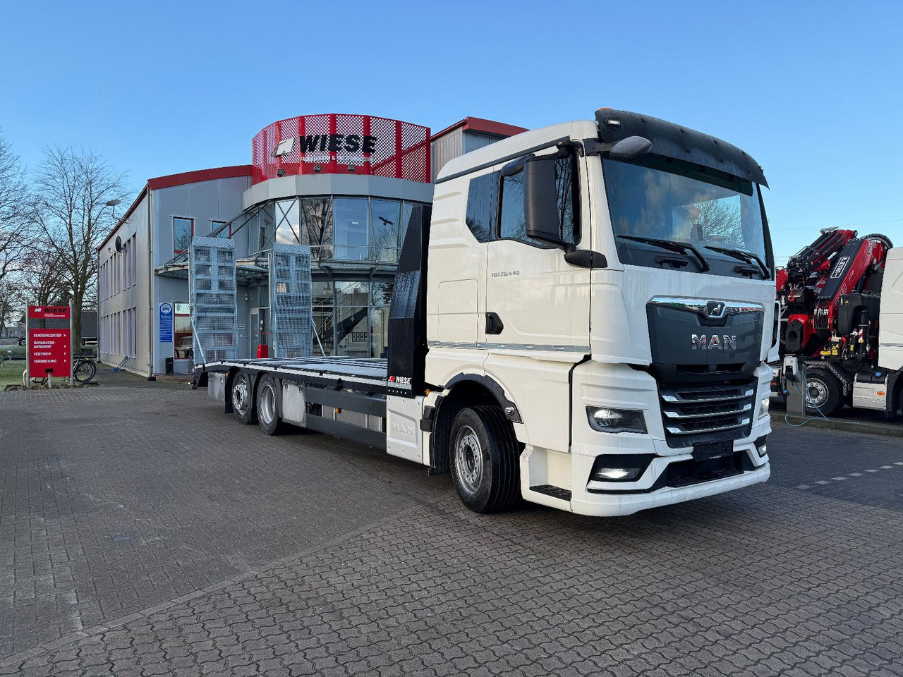 MAN Baumaschinen-  Arbeitsbühnentransporter Rampen - Autotransporter truck: picture 2 MAN Baumaschinen-  Arbeitsbühnentransporter Rampen - Autotransporter truck: picture 2