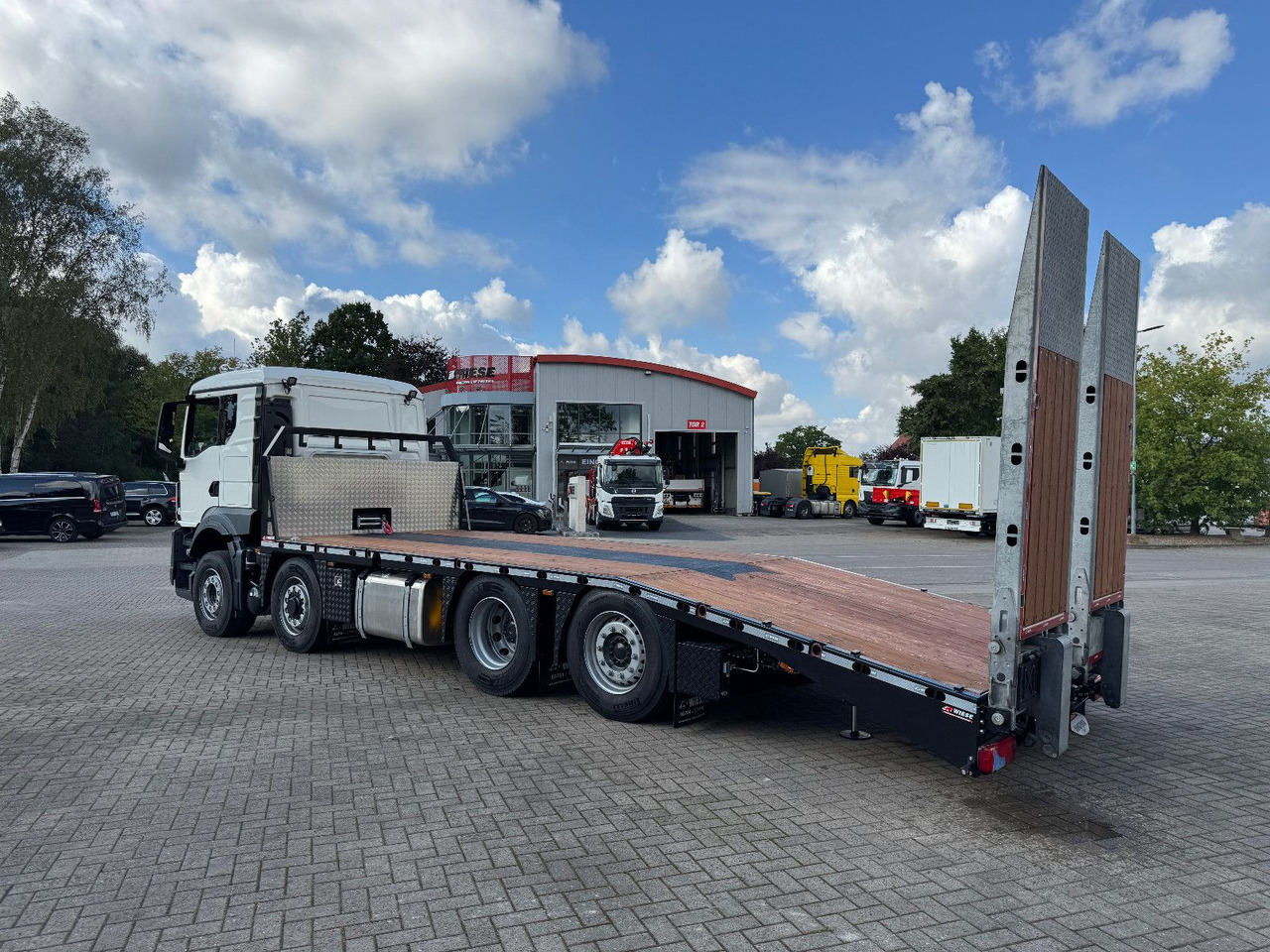 Lease a MAN TGS 35.520 8x2H Baumaschinentransporter MAN TGS 35.520 8x2H Baumaschinentransporter: picture 6 Lease a MAN TGS 35.520 8x2H Baumaschinentransporter MAN TGS 35.520 8x2H Baumaschinentransporter: picture 6