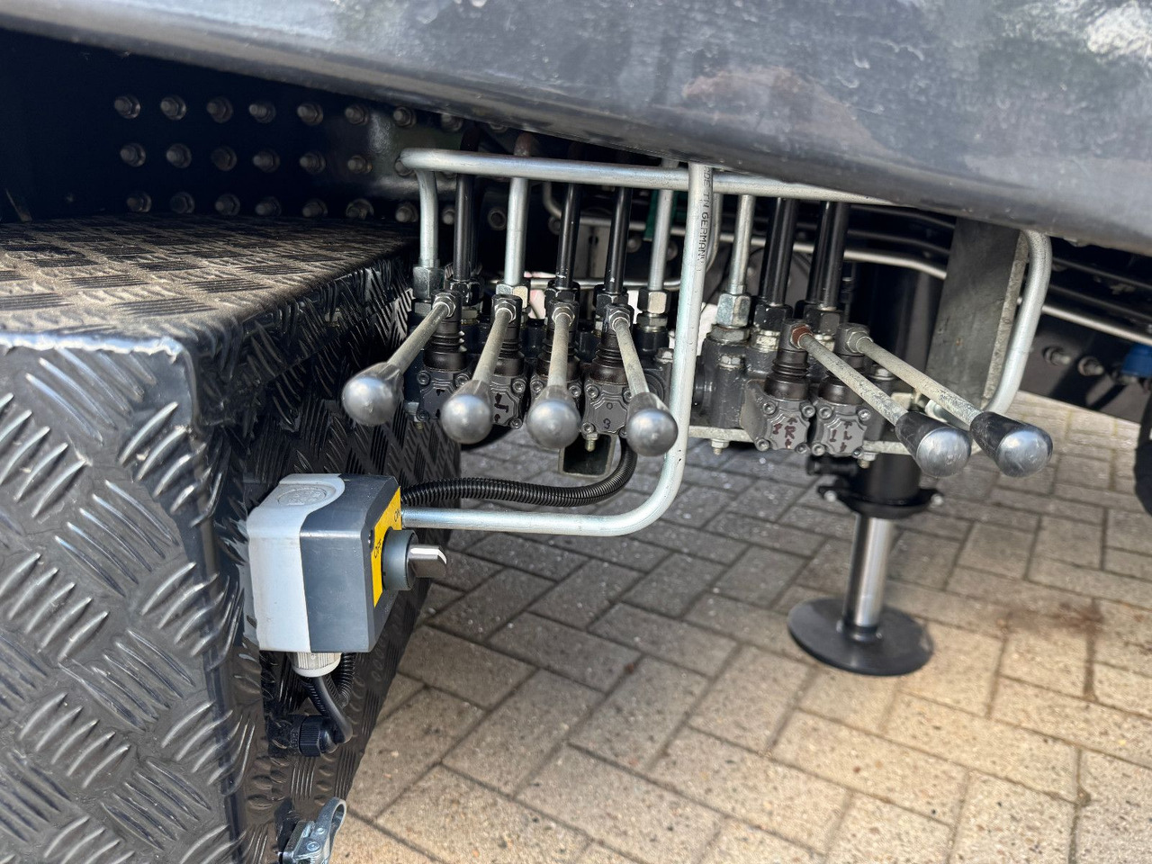 Lease a MAN TGS 35.520 8x2H Baumaschinentransporter MAN TGS 35.520 8x2H Baumaschinentransporter: picture 14 Lease a MAN TGS 35.520 8x2H Baumaschinentransporter MAN TGS 35.520 8x2H Baumaschinentransporter: picture 14