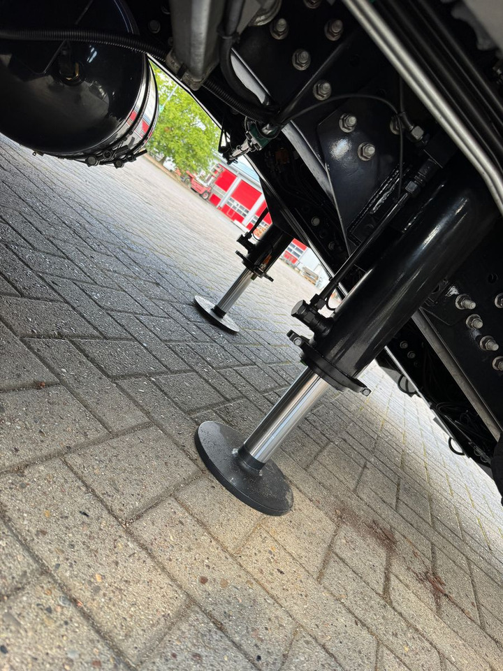 Lease a MAN TGS 35.520 8x2H Baumaschinentransporter MAN TGS 35.520 8x2H Baumaschinentransporter: picture 13 Lease a MAN TGS 35.520 8x2H Baumaschinentransporter MAN TGS 35.520 8x2H Baumaschinentransporter: picture 13