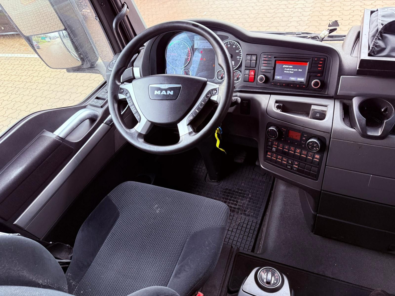 Curtainsider truck MAN TGX 18.440 LL Volumen LKW mit Staplerhalterung MAN TGX 18.440 LL Volumen LKW mit Staplerhalterung: picture 6