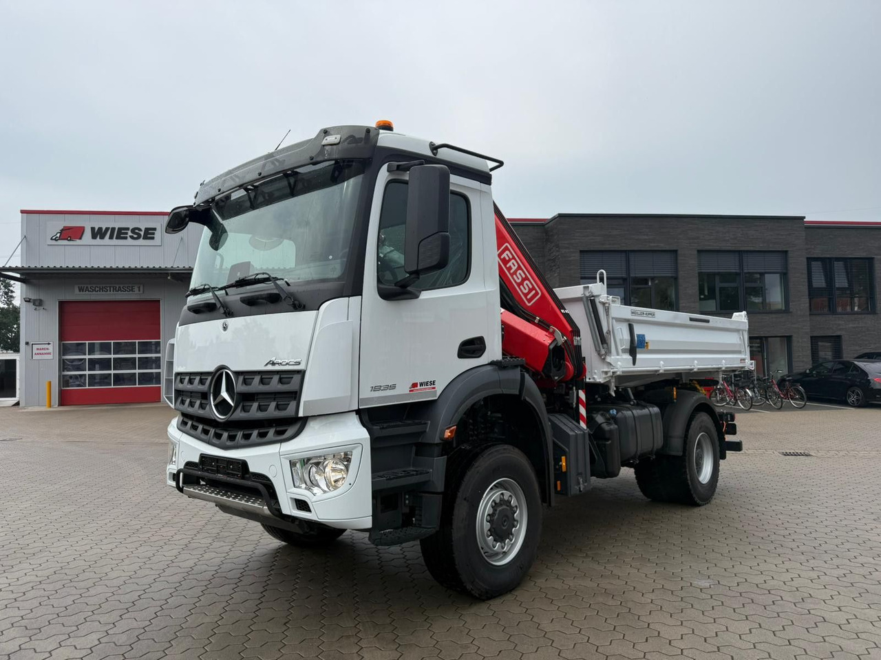 Mercedes-Benz Arocs 1835 4x4 Allrad Fassi F135 Kran Kipper - Tipper, Crane truck: picture 1 Mercedes-Benz Arocs 1835 4x4 Allrad Fassi F135 Kran Kipper - Tipper, Crane truck: picture 1