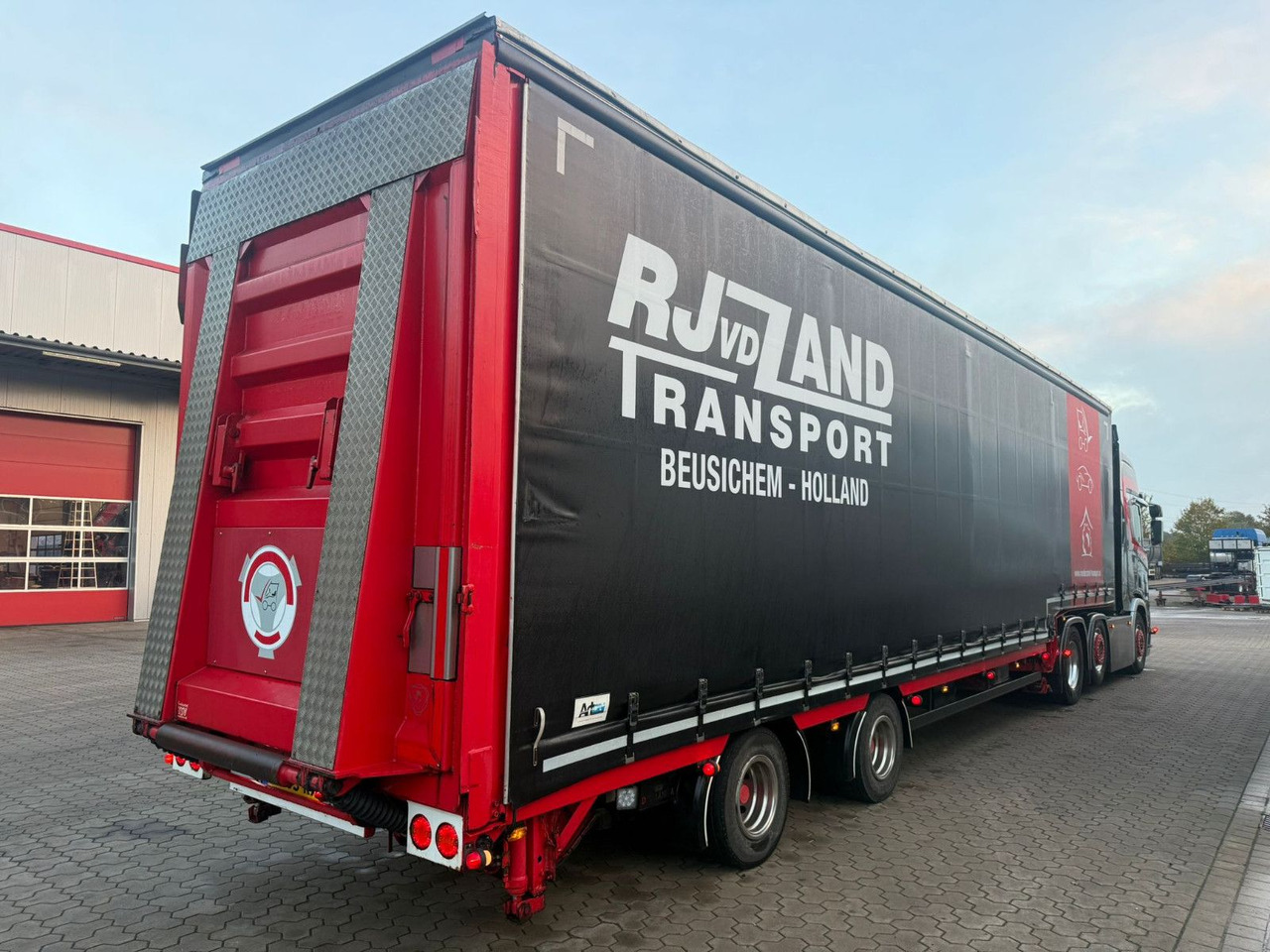 Meusburger 2-Achs-Gabelstaplertransporter Rampe Dhollandia - Low loader semi-trailer: picture 3 Meusburger 2-Achs-Gabelstaplertransporter Rampe Dhollandia - Low loader semi-trailer: picture 3