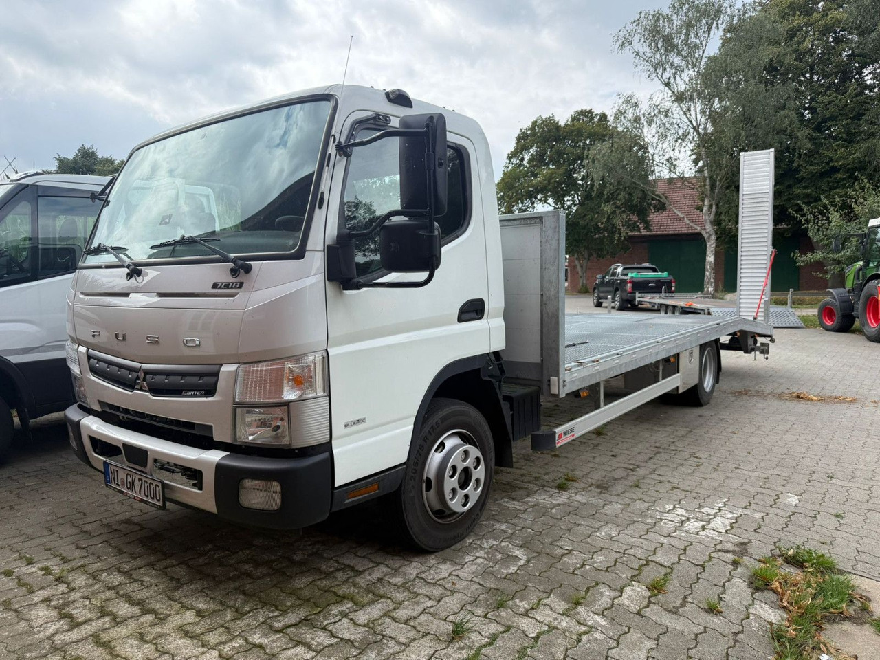 Mitsubishi Fuso Canter  7C18 Arbeitsbühnentransporter - Autotransporter truck: picture 1 Mitsubishi Fuso Canter  7C18 Arbeitsbühnentransporter - Autotransporter truck: picture 1