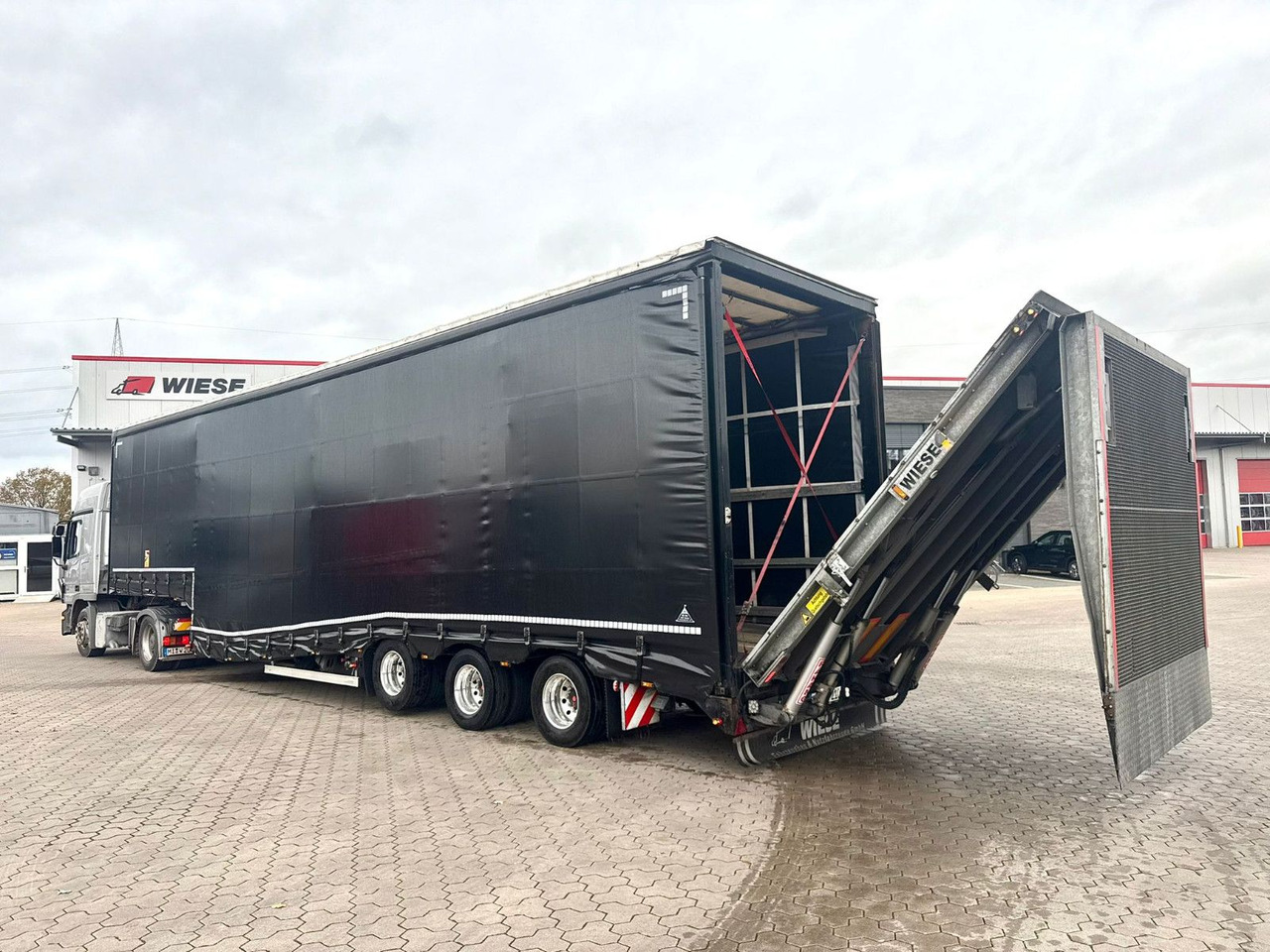 Tiefbett Stufensattel mit Auffahrrampe 25T - Curtainsider semi-trailer: picture 1 Tiefbett Stufensattel mit Auffahrrampe 25T - Curtainsider semi-trailer: picture 1