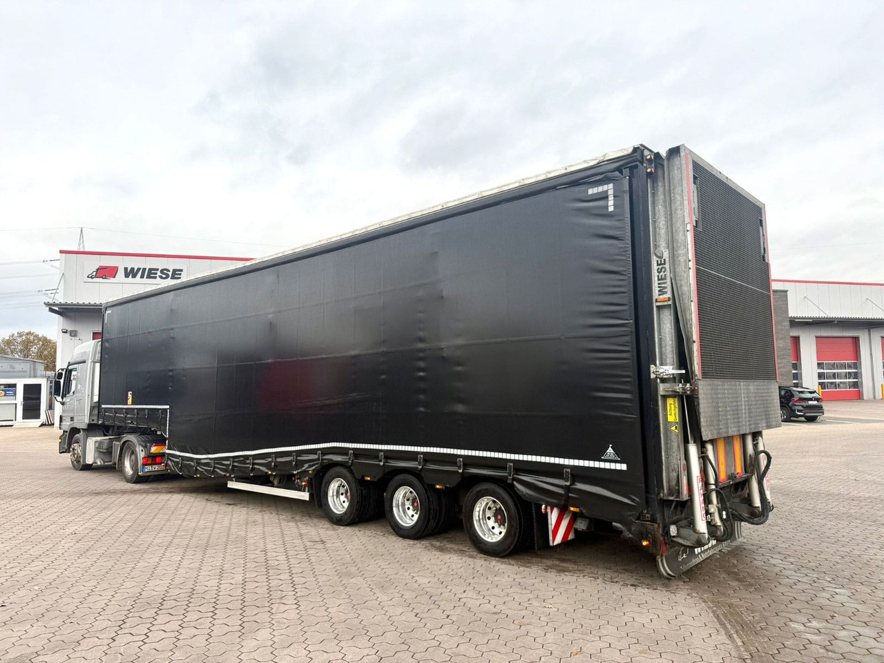 Tiefbett Stufensattel mit Auffahrrampe 25T - Curtainsider semi-trailer: picture 2 Tiefbett Stufensattel mit Auffahrrampe 25T - Curtainsider semi-trailer: picture 2