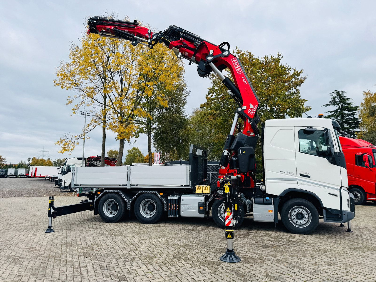 Lease a  Volvo FH 500 8x4 Kran F820 RA2.27 Jib & Winde Sofort Volvo FH 500 8x4 Kran F820 RA2.27 Jib & Winde Sofort: picture 15