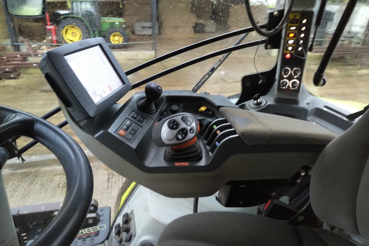CLAAS AXION 850 - Farm tractor: picture 2 CLAAS AXION 850 - Farm tractor: picture 2