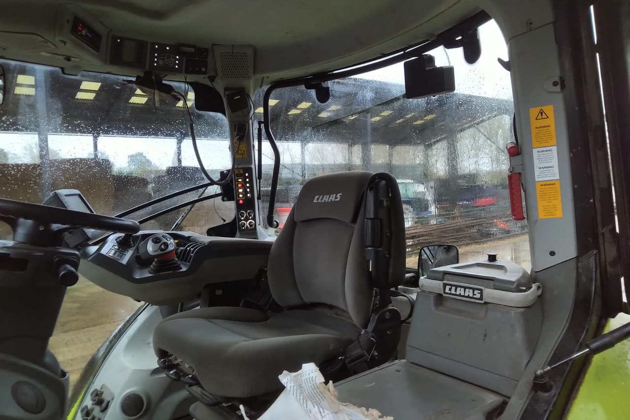 CLAAS AXION 850 - Farm tractor: picture 3 CLAAS AXION 850 - Farm tractor: picture 3