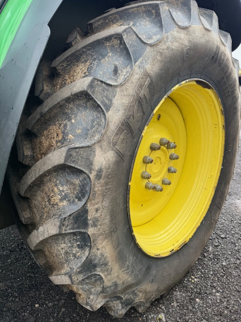 JOHN DEERE 6210R - Farm tractor: picture 2 JOHN DEERE 6210R - Farm tractor: picture 2