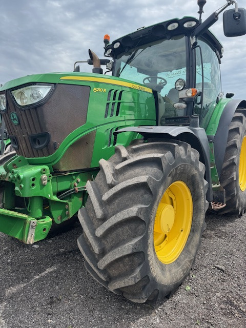 Farm tractor JOHN DEERE 6210R: picture 1