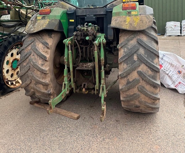 JOHN DEERE 6910 - Farm tractor: picture 5 JOHN DEERE 6910 - Farm tractor: picture 5