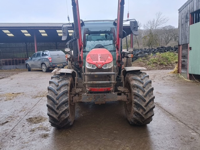 Farm tractor MASSEY FERGUSON 5711M: picture 6