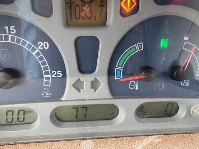 New Holland T7.200 - Farm tractor: picture 2 New Holland T7.200 - Farm tractor: picture 2