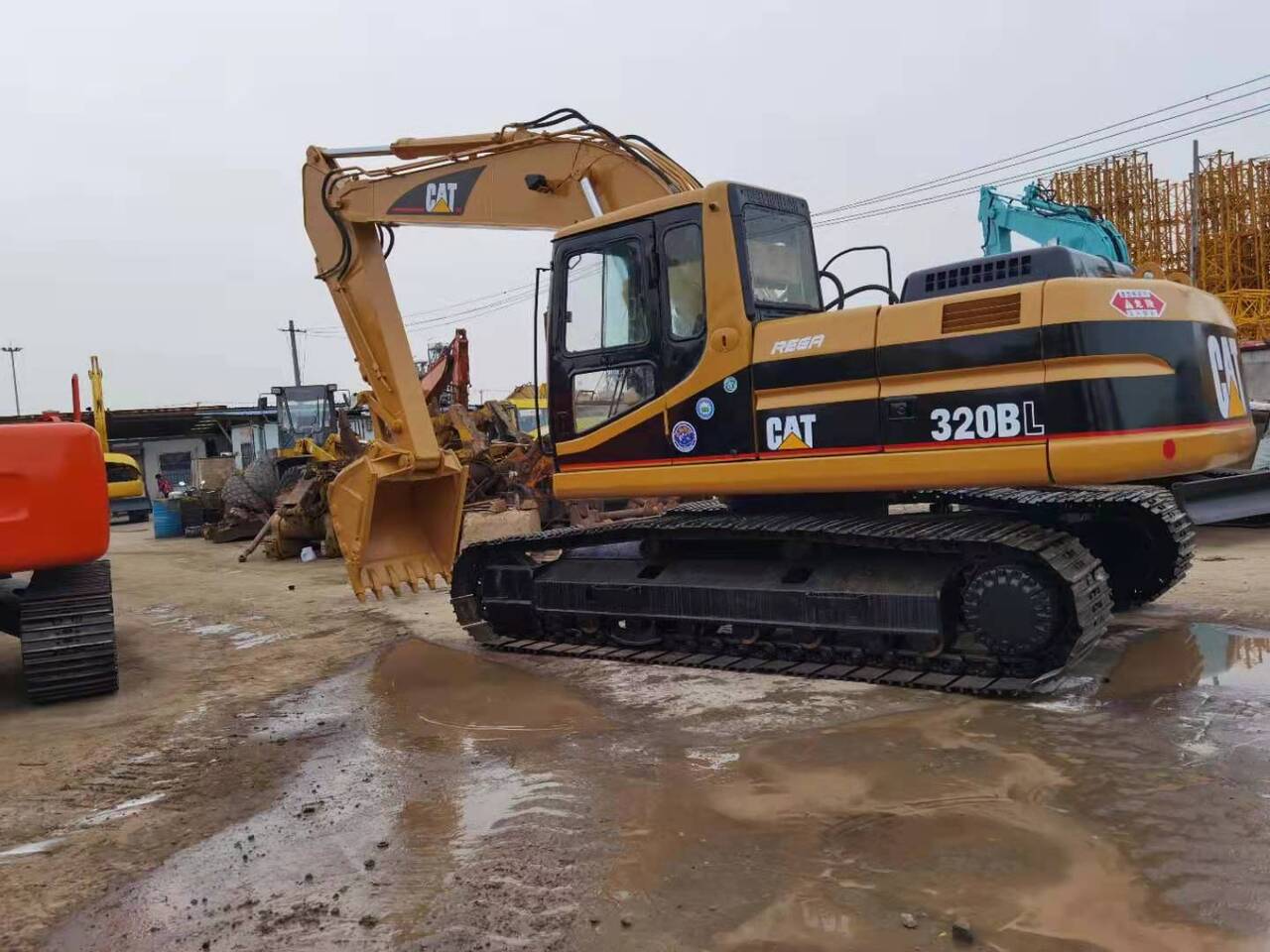 CATERPILLAR 320BL - Crawler excavator: picture 3 CATERPILLAR 320BL - Crawler excavator: picture 3