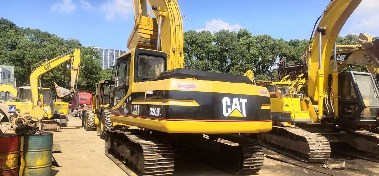 CATERPILLAR 320BL - Crawler excavator: picture 2 CATERPILLAR 320BL - Crawler excavator: picture 2