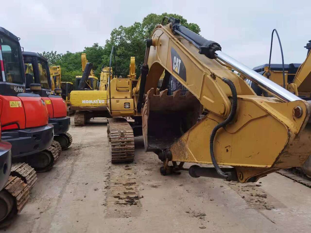 CATERPILLAR 320CL - Crawler excavator: picture 3 CATERPILLAR 320CL - Crawler excavator: picture 3