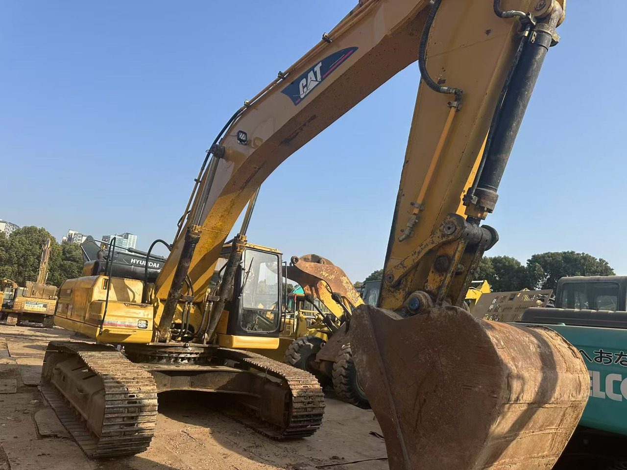 CATERPILLAR 330B - Crawler excavator: picture 1 CATERPILLAR 330B - Crawler excavator: picture 1