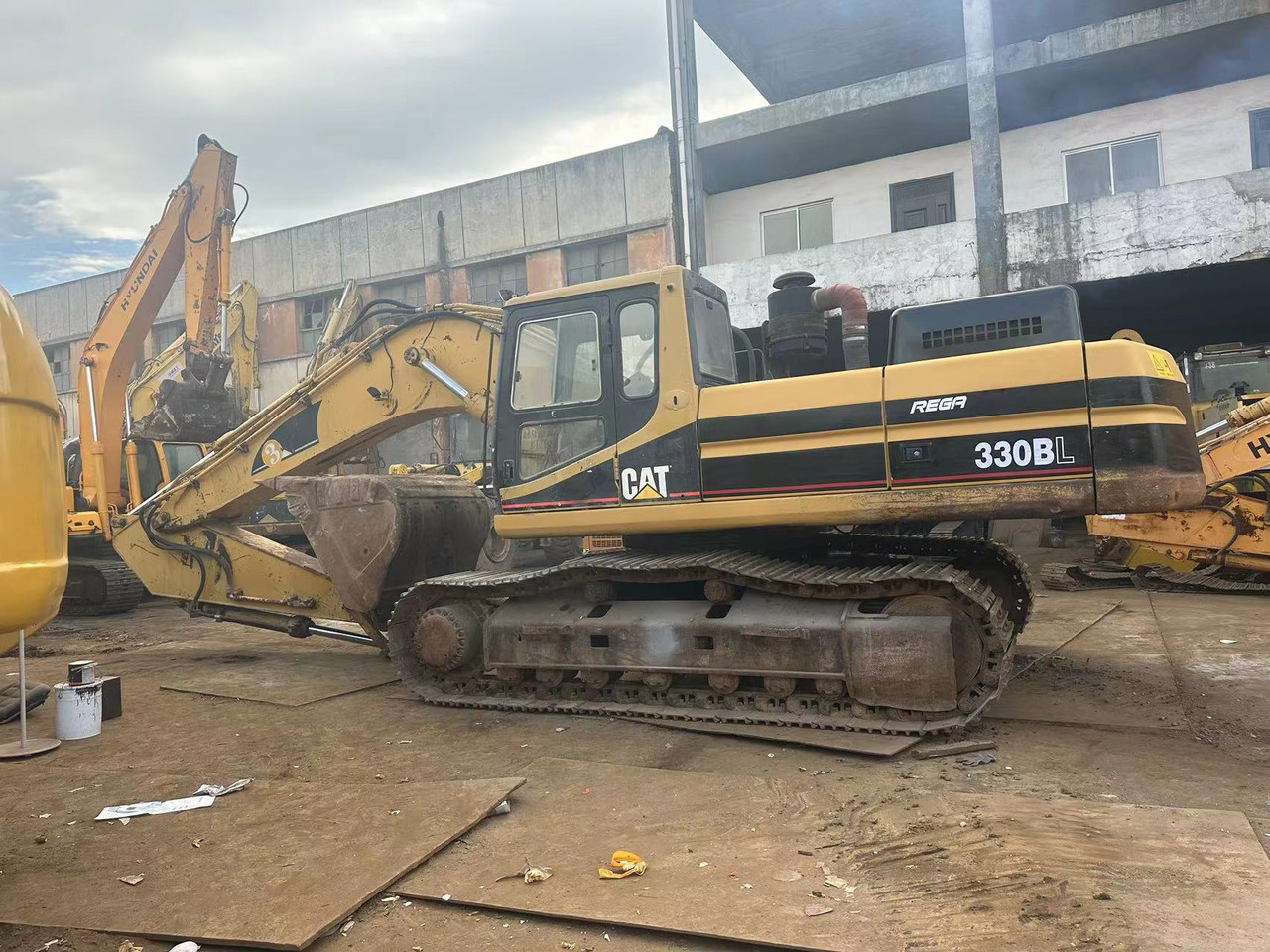 CATERPILLAR 330BL - Crawler excavator: picture 3 CATERPILLAR 330BL - Crawler excavator: picture 3
